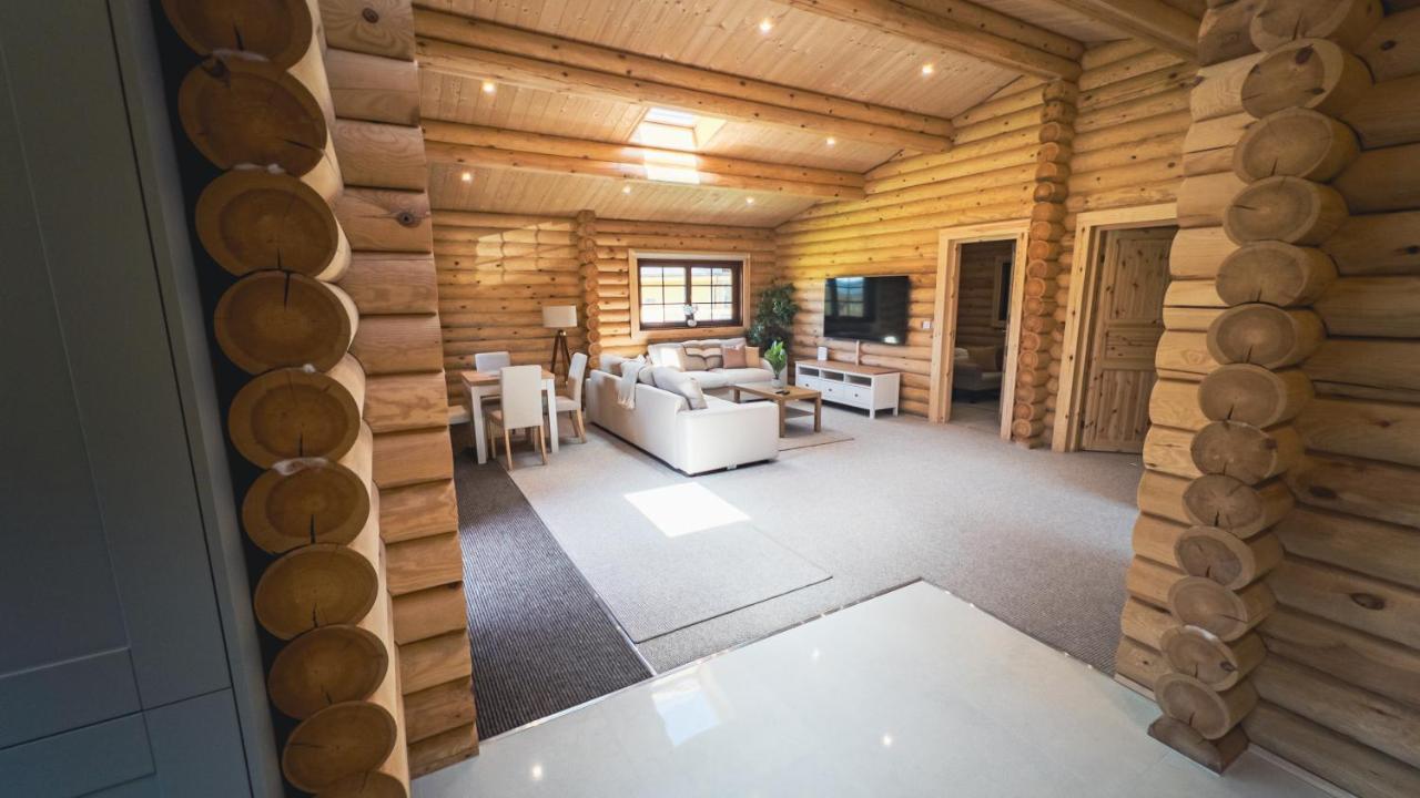 Aspen Lodge, Amazing New Log Cabin With Hot Tub - Sleeps 6 - Felmoor Park Morpeth Exterior photo